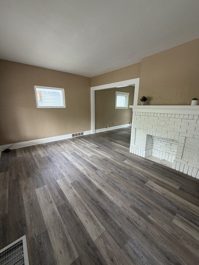 Foto del edificio - 3331 E 145th St