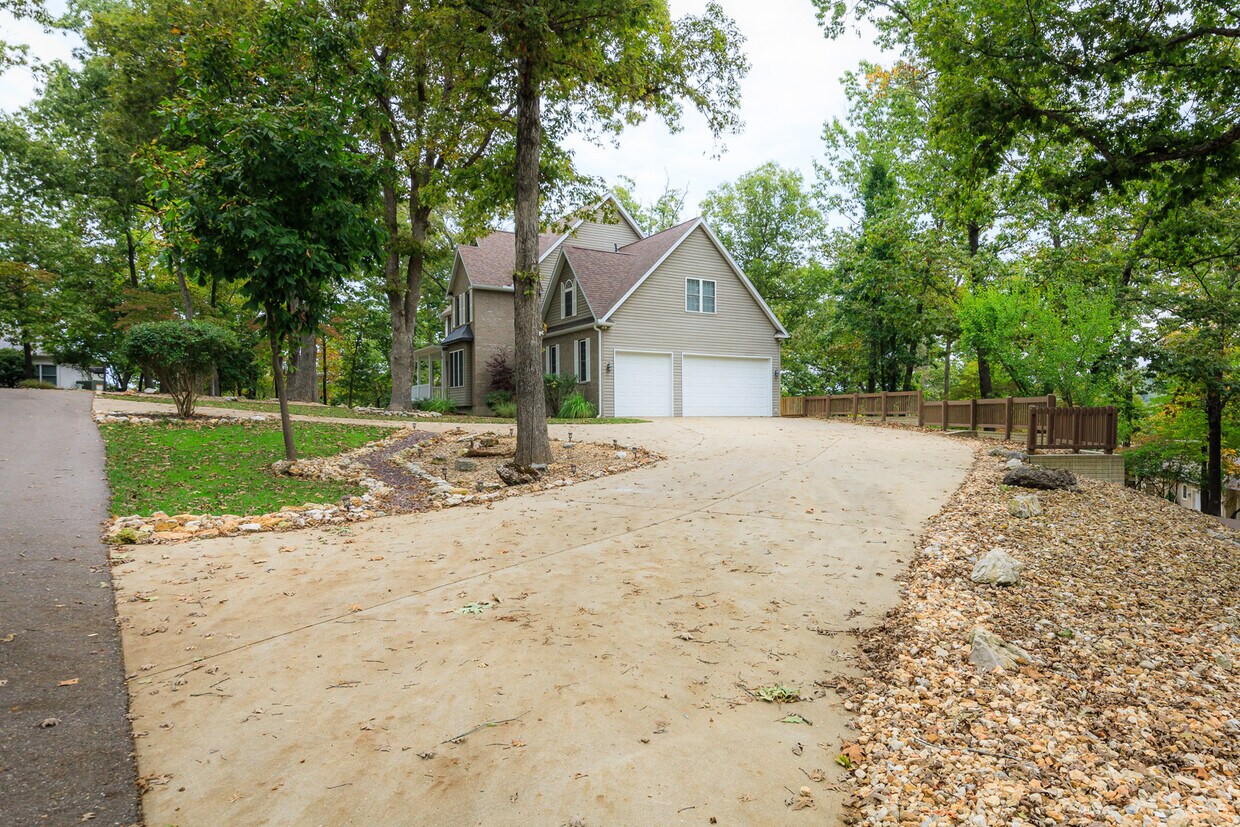 40 North Point Dr, Camdenton, MO 65020 House for Rent in Camdenton