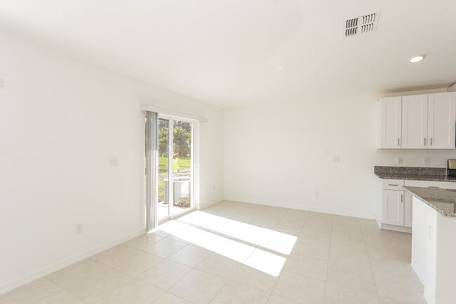 Building Photo - 4019 84th Ct E