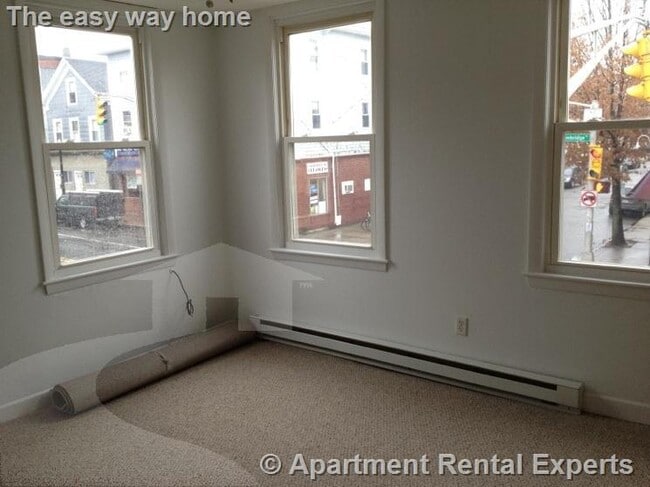 Building Photo - 521 Cambridge St