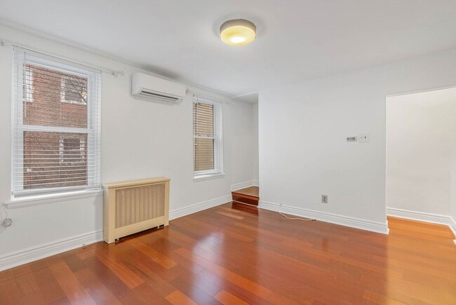 Building Photo - 129 Bainbridge St