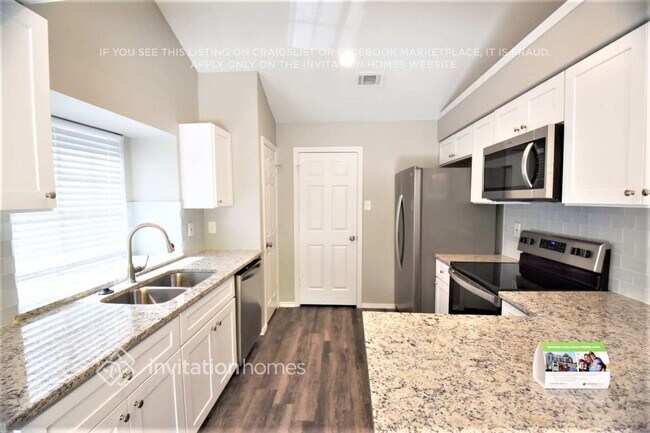 Foto del edificio - 159 Summerhill Dr