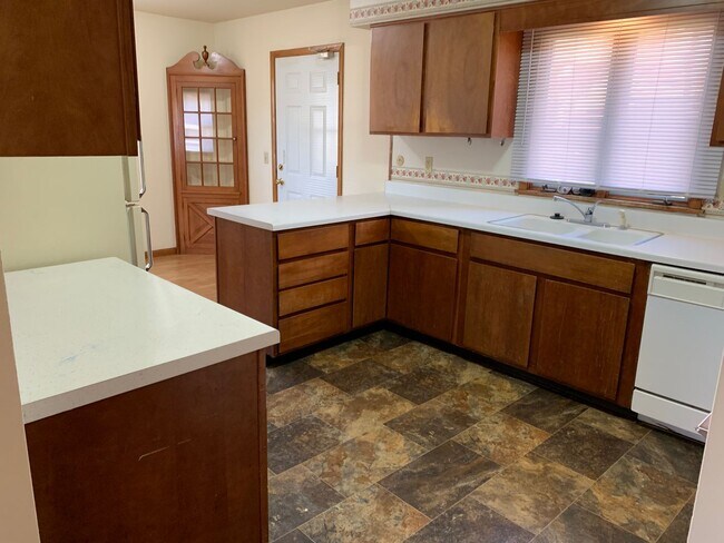 Building Photo - 2602 E Lawn Ct