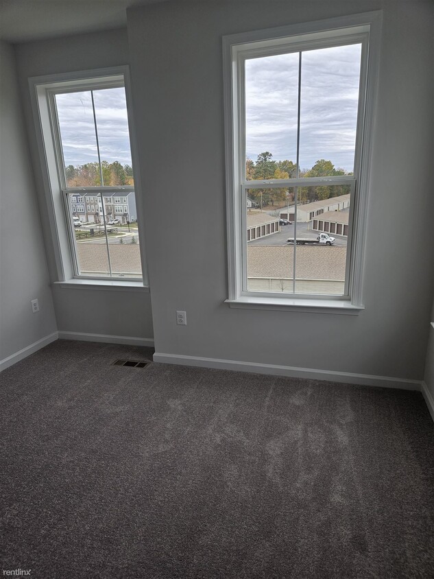Foto principal - 3 br, 2.5 bath Condo - 807 Birchwood Hill ...