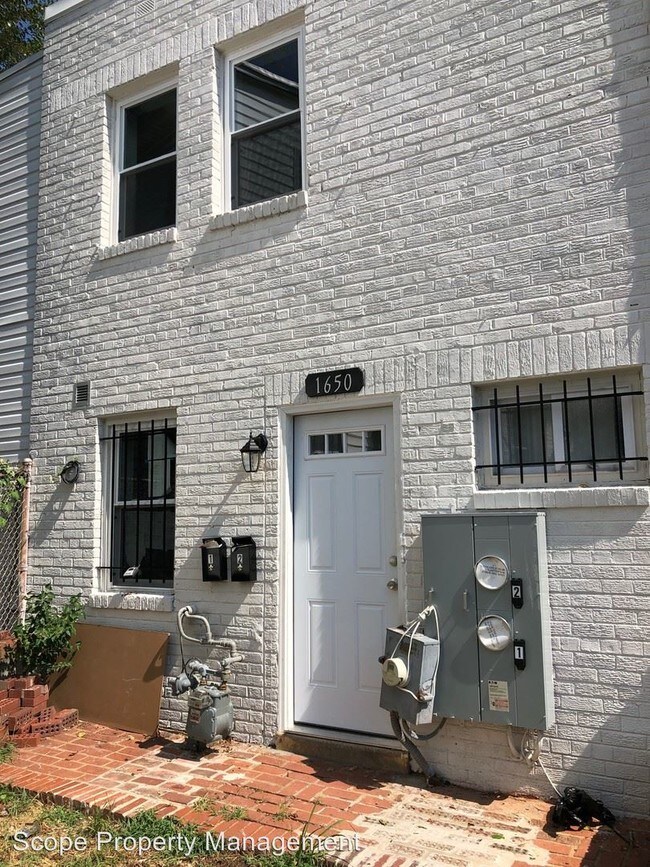 Foto del edificio - 1650 F St NE