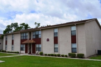 Building Photo - Grassy Pond