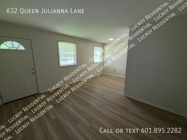 Building Photo - 632 Queen Julianna Ln