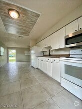Building Photo - 1534 Oak Dr