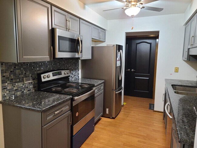 Building Photo - 817 Oakton St