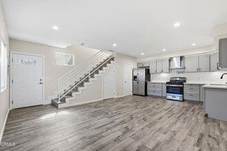 Building Photo - 6721 1/2 Vineland Avenue Unit