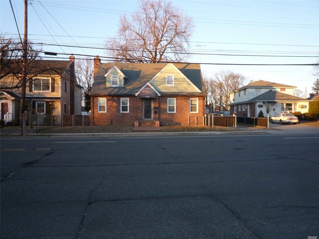 Building Photo - 1546 Dutch Broadway