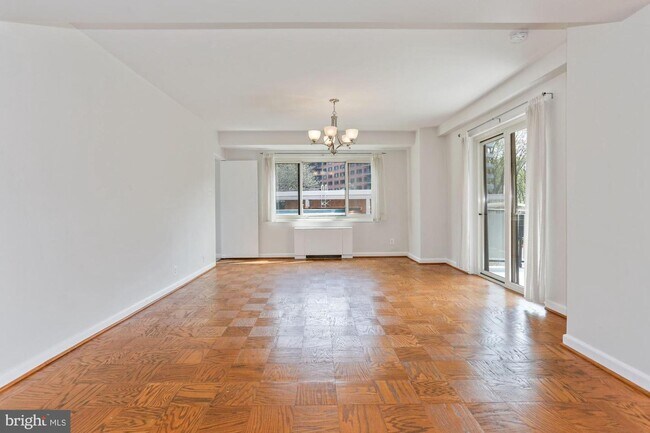 Foto del edificio - 4201 Cathedral Ave NW