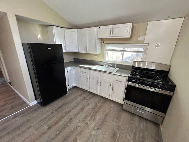 Foto del edificio - *COMING SOON* ALL BILLS PAID!! 1 Bedroom /...