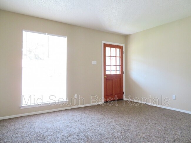 Foto del edificio - 5040 Gull Rd