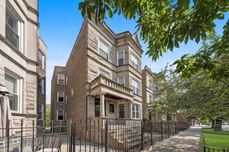 Building Photo - 3106 W Fullerton Ave