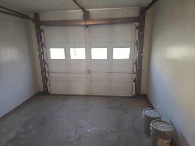 Foto del edificio - 3 Bed 2 bath house Right off of Rosewood, Walking distance to USC Events and Stadium