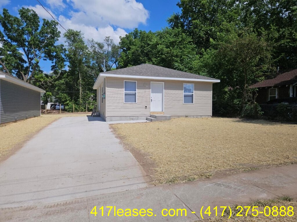 Primary Photo - 2320 N Taylor Ave