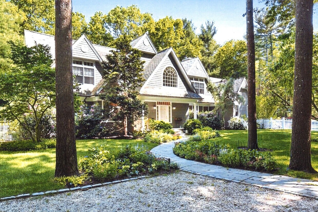 Primary Photo - 9 Old Pine Dr