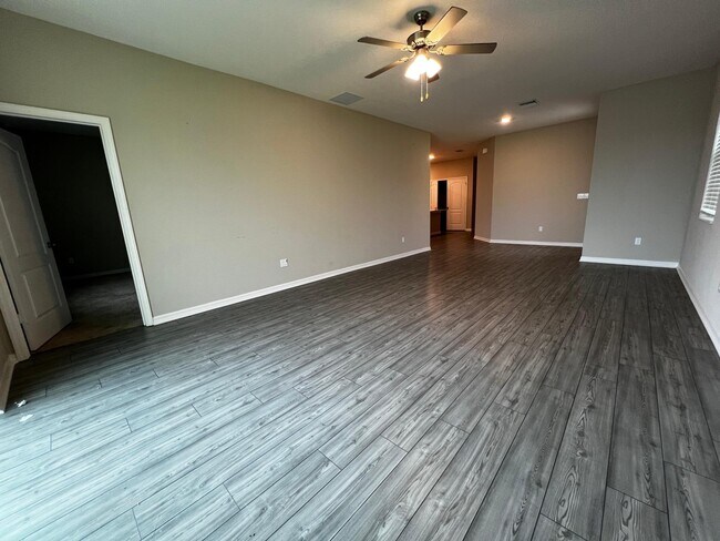 Foto del edificio - 5208 Jovial Ct
