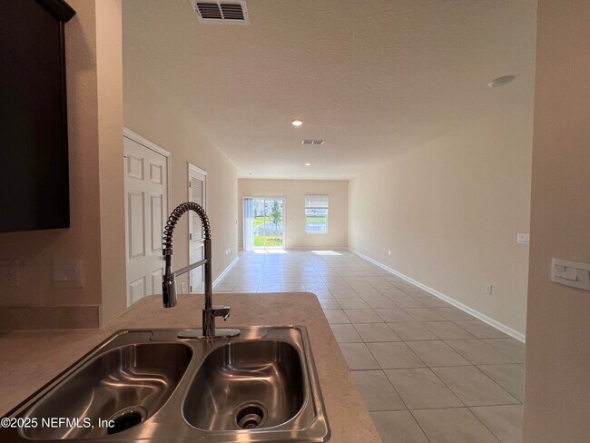 Foto del edificio - 12781 Veterans Ct