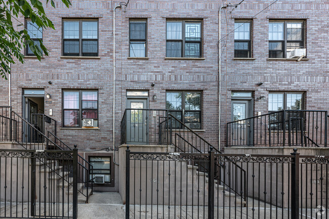 Entrance - 735-741 Hinsdale St