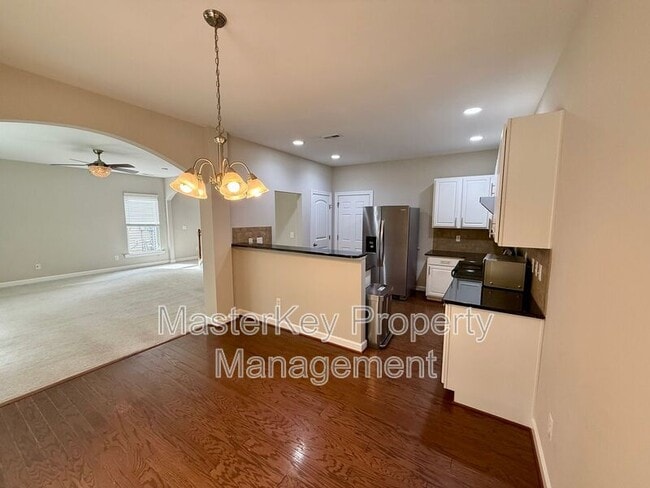 Building Photo - 450 Jerome Rd