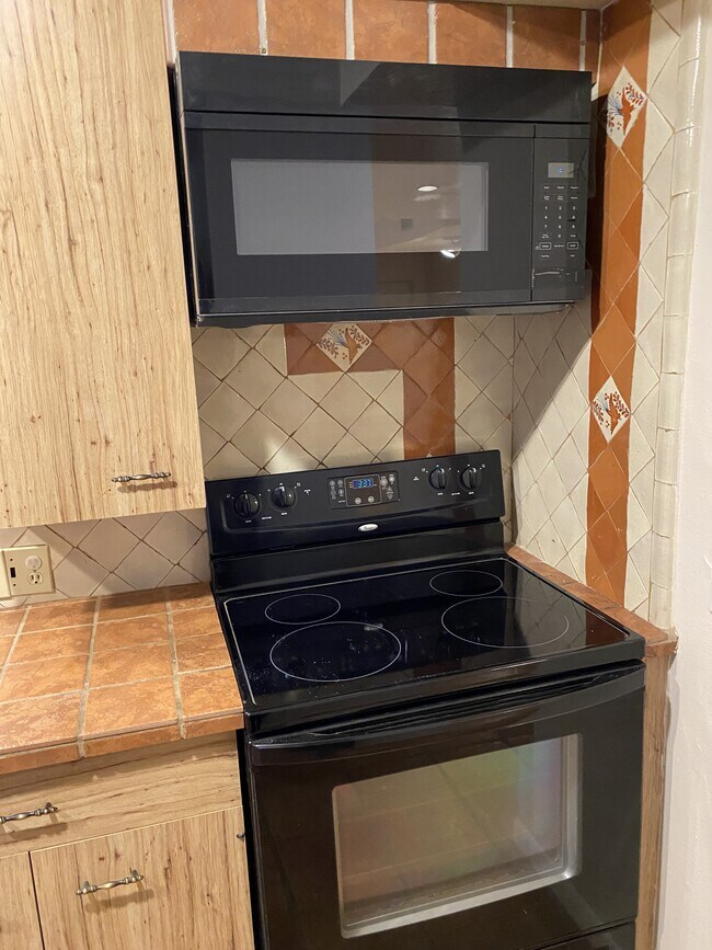 Kitchen - 541 Sand Bend Dr