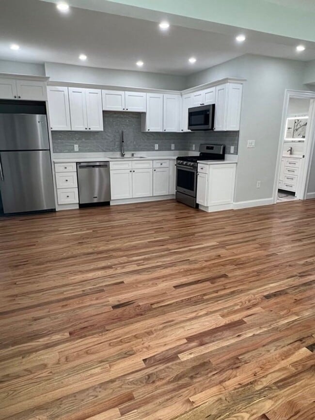 Photo - Huge 4 Bed 2 Bath in Dorchester House