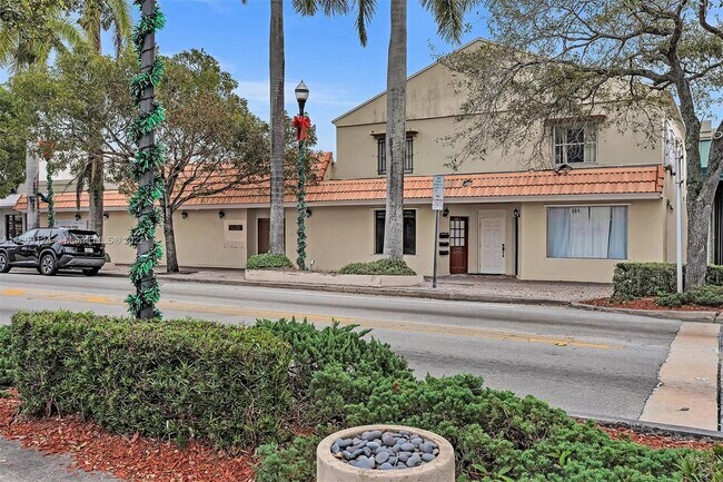 Foto del edificio - 313 N Krome Ave Residential Units