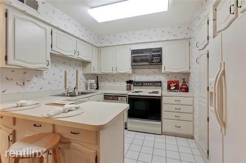 Building Photo - 1 br, 2 bath  - 3000 Saint Charles Ave
