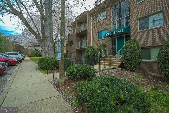 Building Photo - 1600 Renate Dr