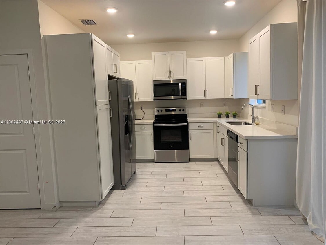 Foto principal - 1041 SE 23rd Terrace