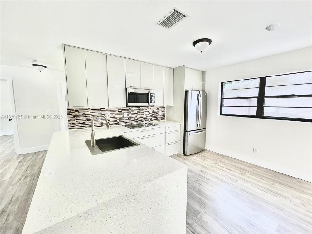 Foto principal - 3 bedroom in Hollywood FL 33021