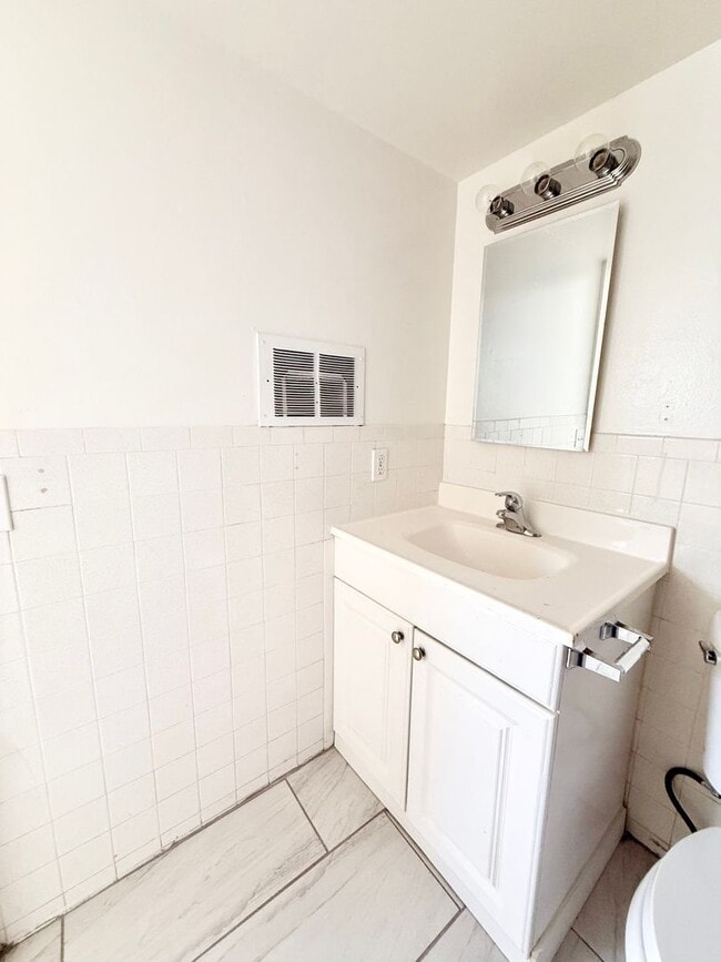 Foto del edificio - 622 N B St