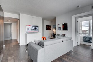 Building Photo - 155 Yorkville Ave