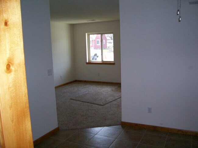 Building Photo - 109 S 10th St