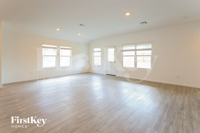 Foto del edificio - 6728 Beehive Dr