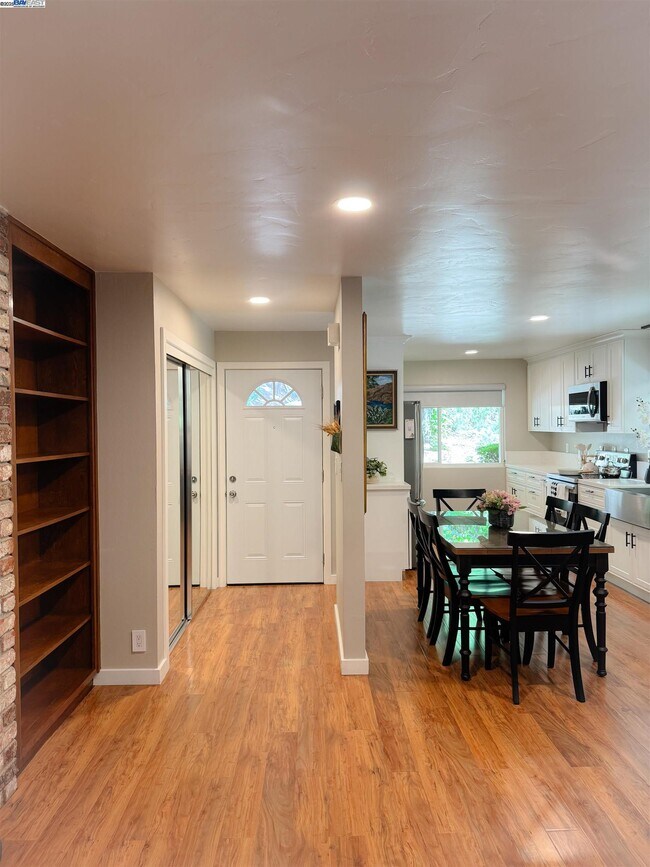 Foto del edificio - 148 Ascot Ct