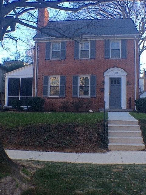 Remodeled 3 to 4 BR, 1.5 BA colonial home in downtown Bethesda. Walk to Metro. - Remodeled 3 to 4 BR, 1.5 BA colonial home in downtown Bethesda. Walk to Metro.