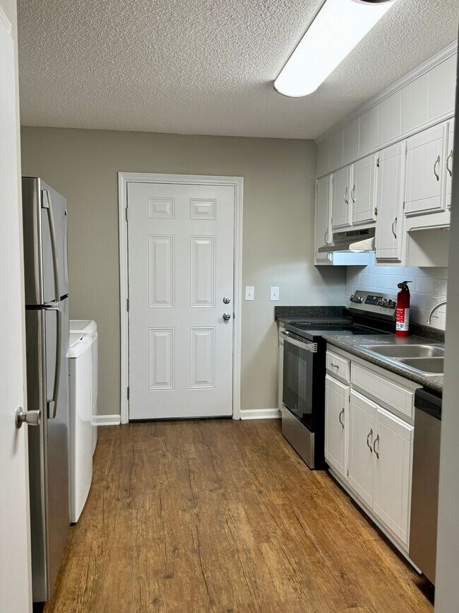 Foto del edificio - 001 University Ct