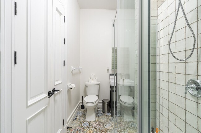 Building Photo - 3975 R. Saint-Denis