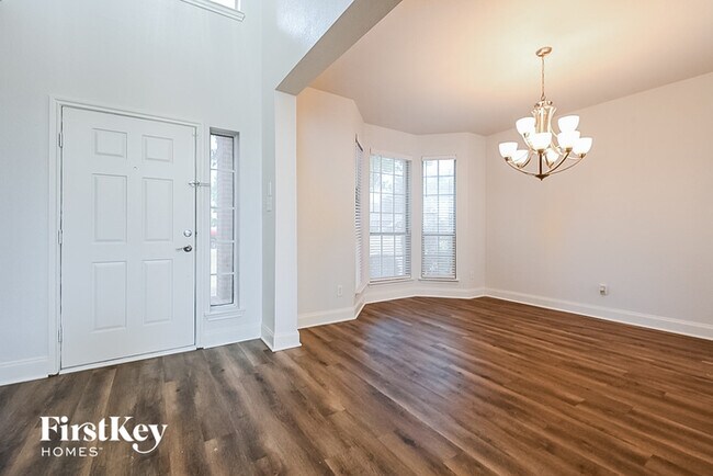 Foto del edificio - 8606 Granville Dr