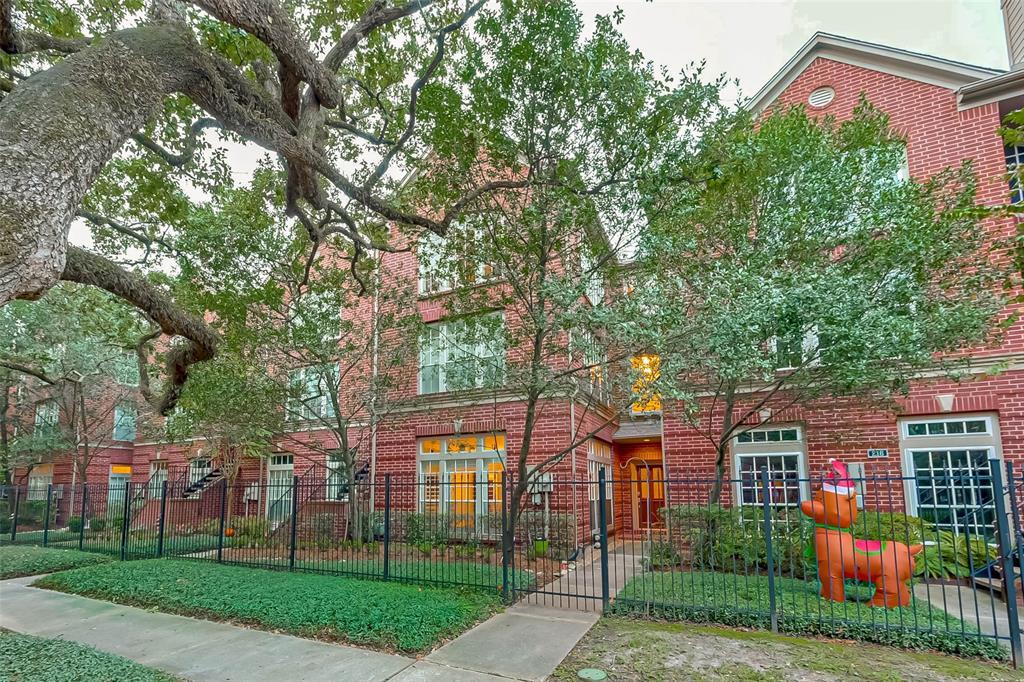 218 Bremond St, Houston, TX 77006 Townhome Rentals in Houston TX