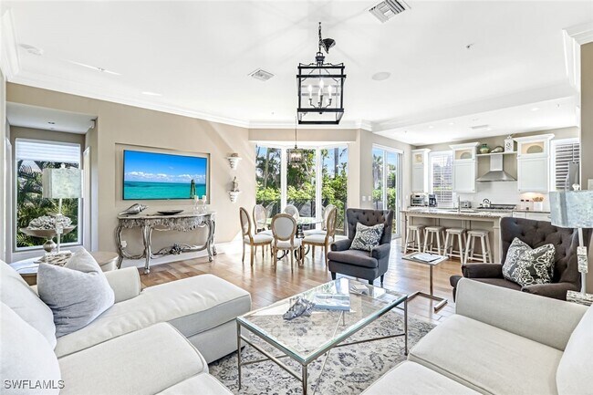 Building Photo - 993 8th St S