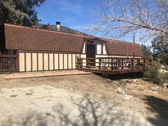 Building Photo - QUAINT CABIN IN A GREAT LOCATION!!