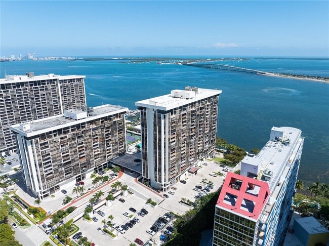 Foto del edificio - 1925 Brickell Ave