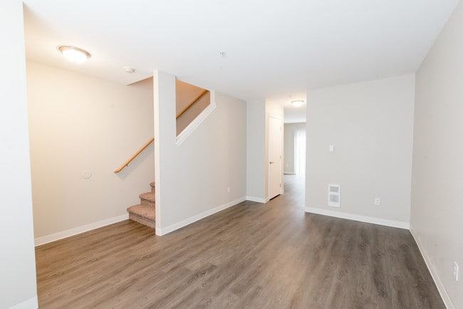 Building Photo - Vanessa View Townhomes