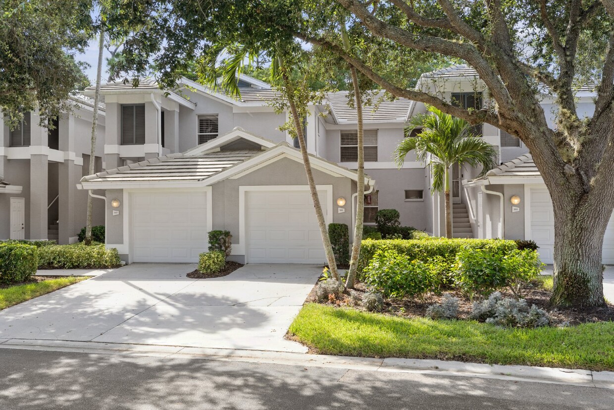 Primary Photo - Tarpon Cove condo - close to the beach. Ya...