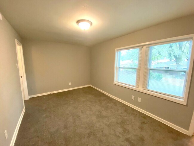 Foto del edificio - 1295 Foxcroft St