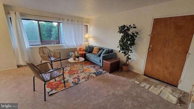 Building Photo - 1501 S George Mason Dr